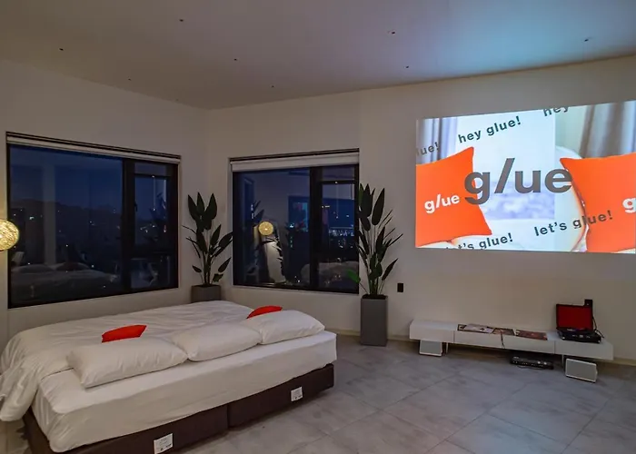Glue Hotel