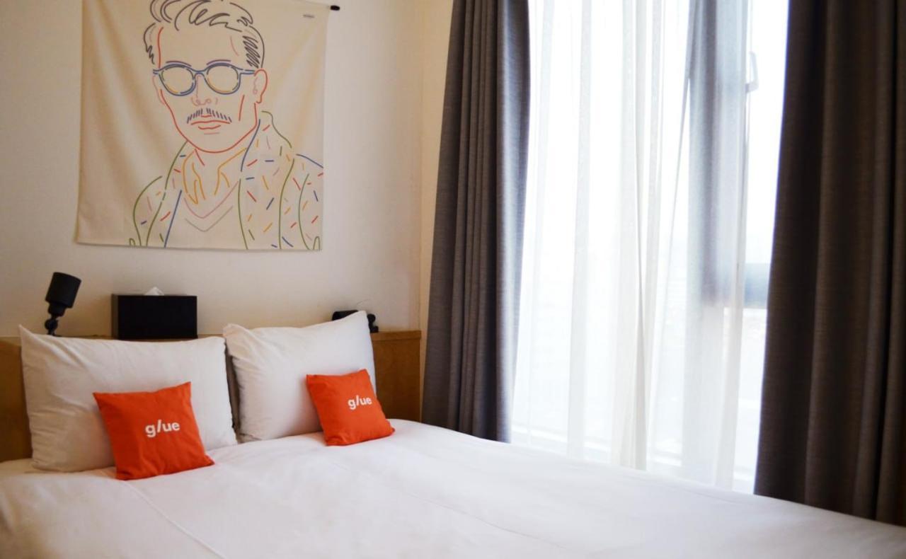 Hotel Glue
