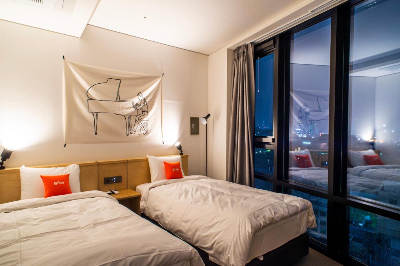 Hotel Glue